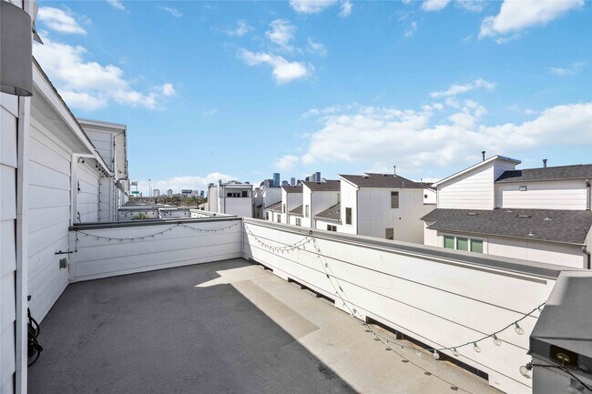 Building Photo - 3018 Markle Dr