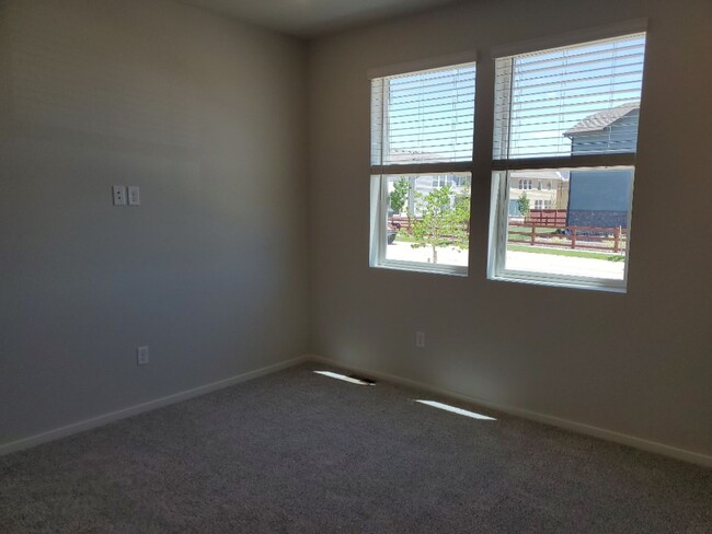 Building Photo - Modern 2 Bed / 2 Bath 1st Floor Condo w/ 1...