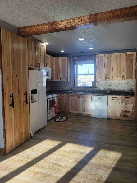 Building Photo - 103 1st St SE