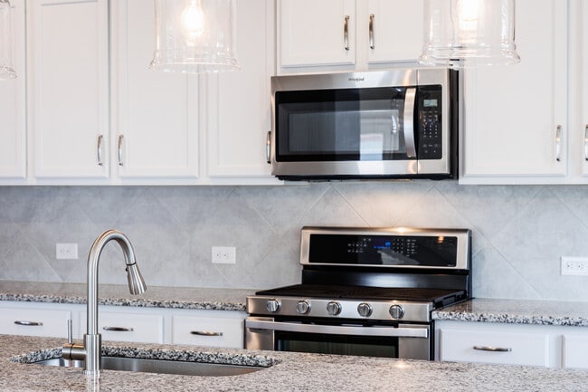 Building Photo - 628 Metro Sta