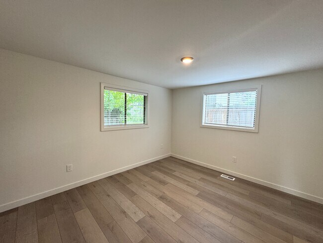 Building Photo - 8950 SW 69th Ave