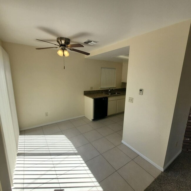Building Photo - Nice and Cozy apartment in Apple Valley wi...