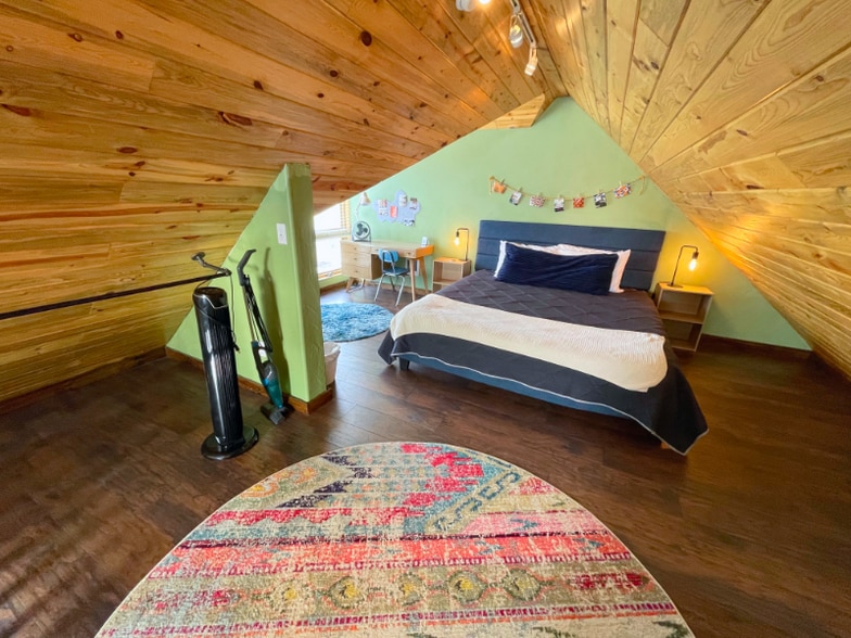 Building Photo - 411 W Quartz St