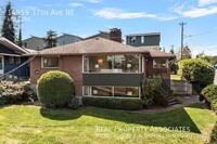 Building Photo - Sheridan Beach Home