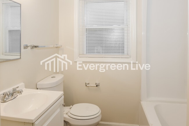 Building Photo - 1501 Tower St SE