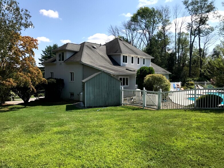 Building Photo - 45 Big Island Rd