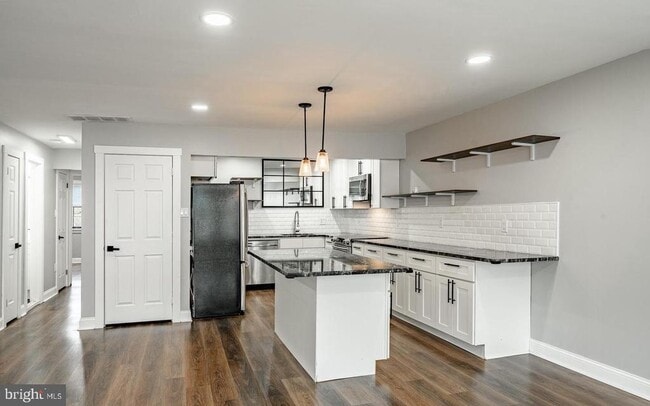 Building Photo - 239 Smallwood Ct