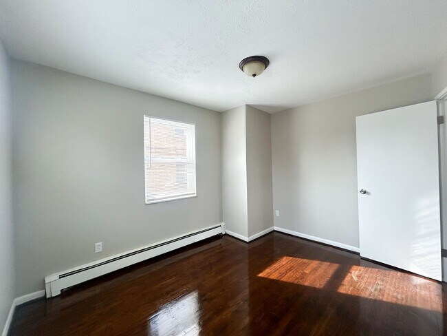 Building Photo - 5845 Shadymist Ln