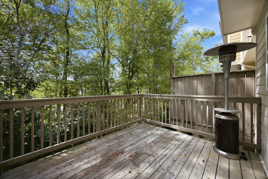 Building Photo - 2800 Bedford Green Dr