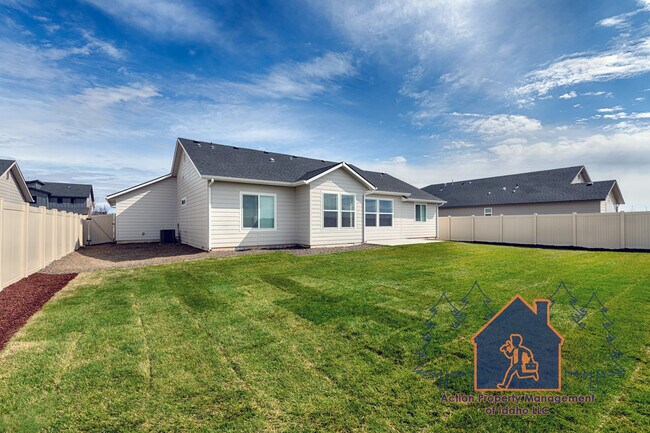 Building Photo - 18405 N Sweet William Ave