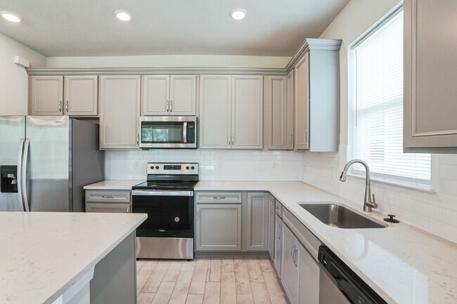 Building Photo - Charming 4-Bedroom Family Home in Serene S...
