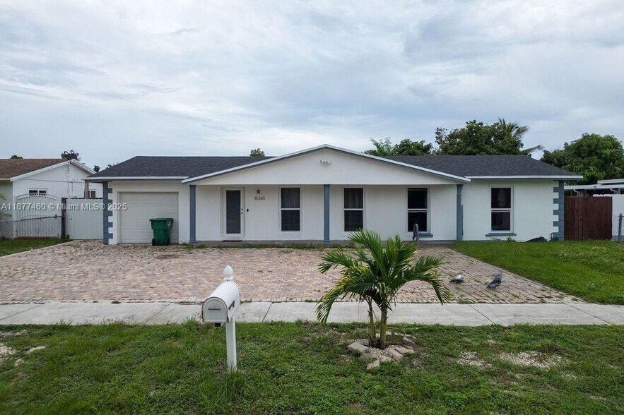 Building Photo - 15345 SW 104th Ave