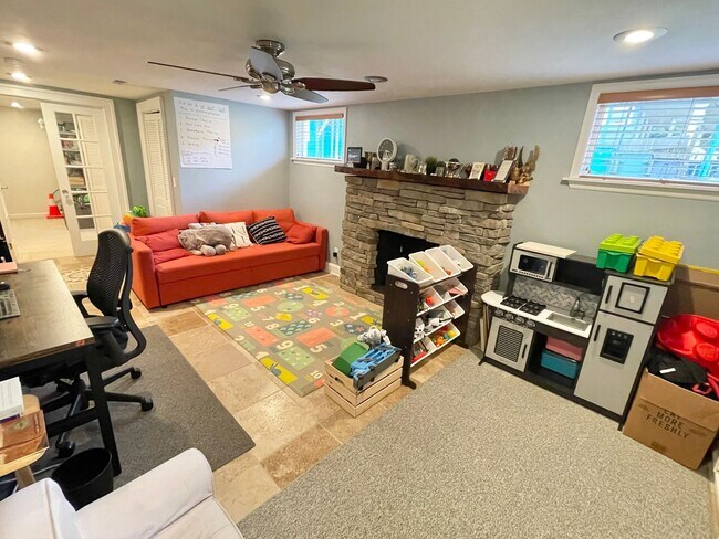 Building Photo - Elegant Three Bedroom Ravenna Home