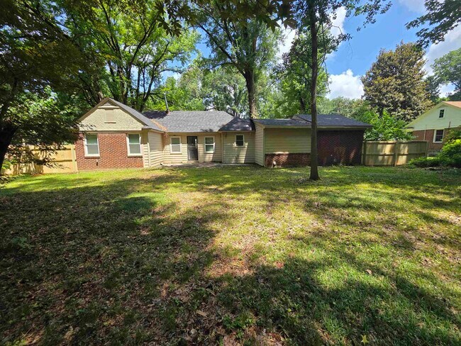 Building Photo - 1495 Alta Vista Ave