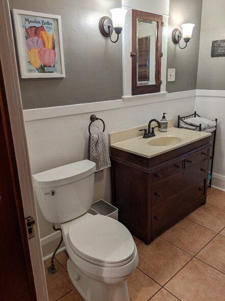 Building Photo - 45 Temple St