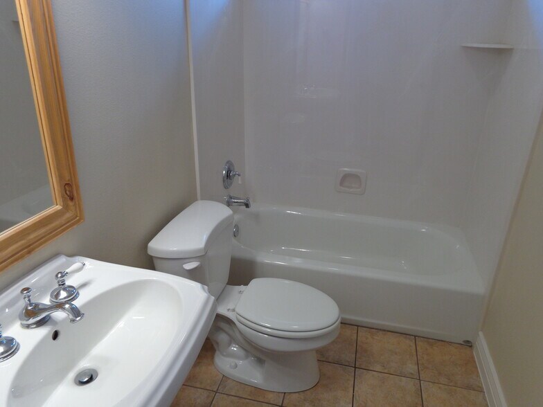 Building Photo - 465 W 1780 N St