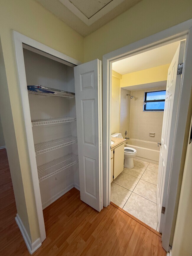 Building Photo - 380 Eron Way