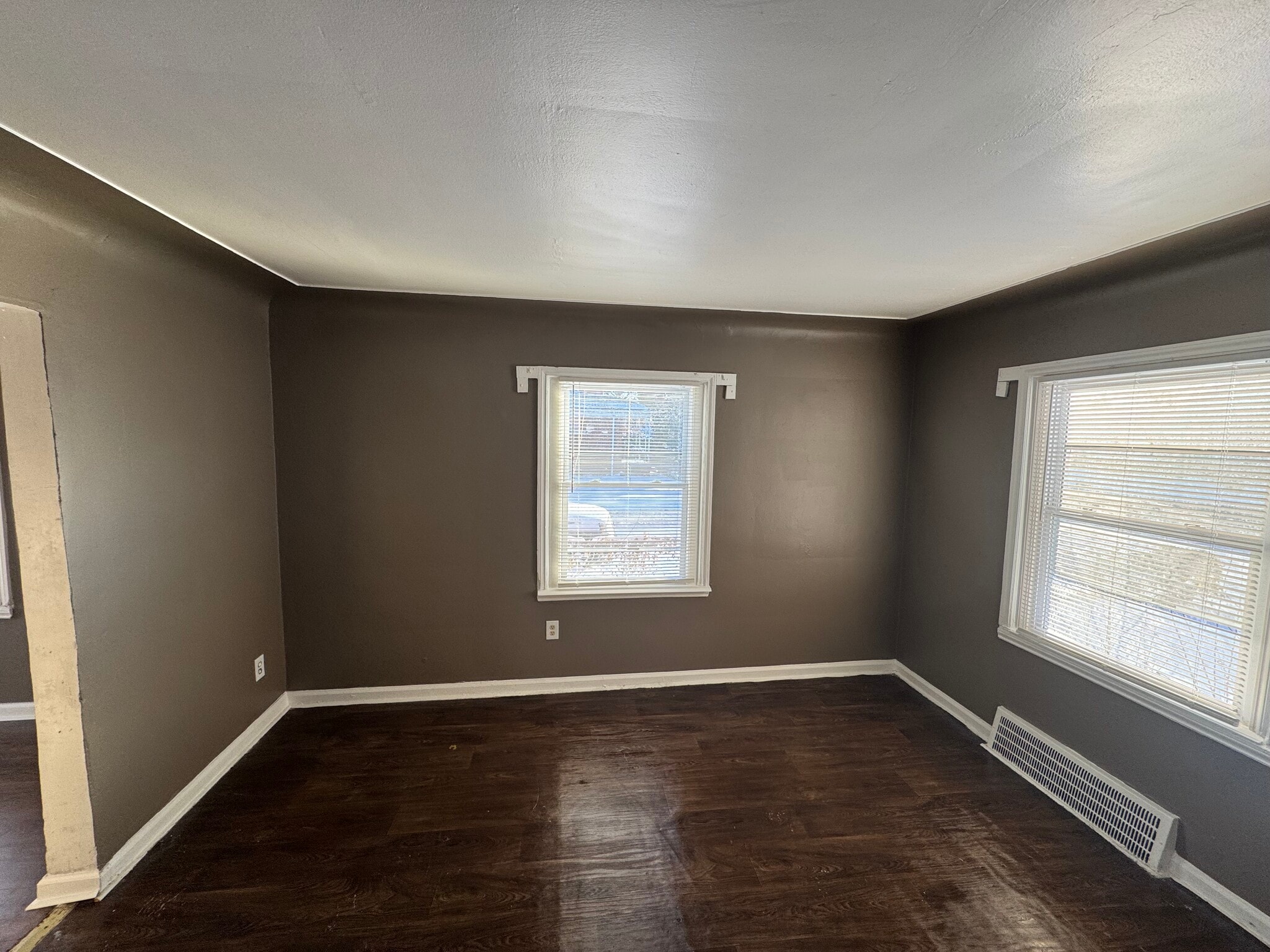 Building Photo - 9200 Evergreen Ave