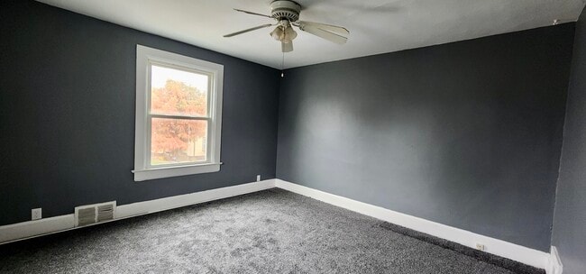 Building Photo - 1801 N Wisconsin St