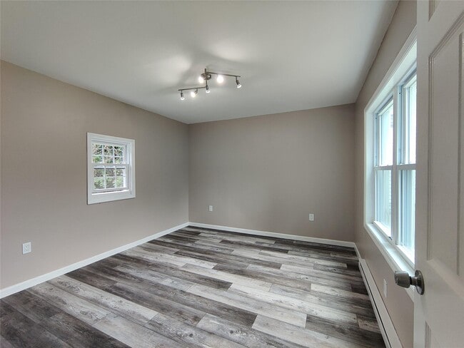 Building Photo - 917-921-921 Violet Ave