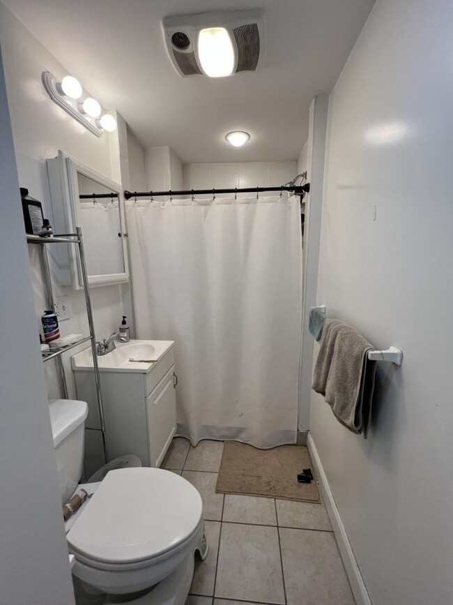 Building Photo - 4 bedroom in Somerville MA 02144