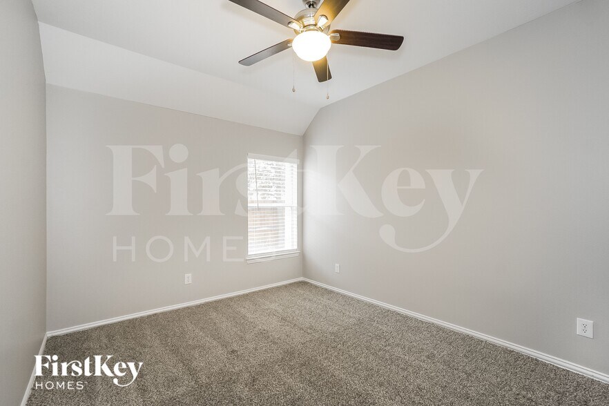 Building Photo - 16042 Belleshire Ln