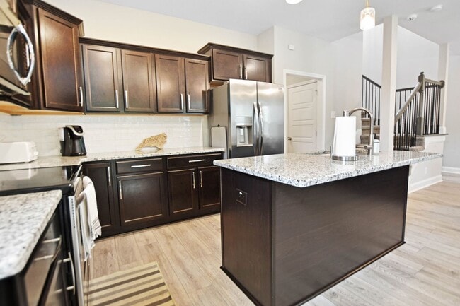 Building Photo - Pet Friendly Three Bedroom!