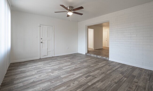Building Photo - 4621 N 27th Dr