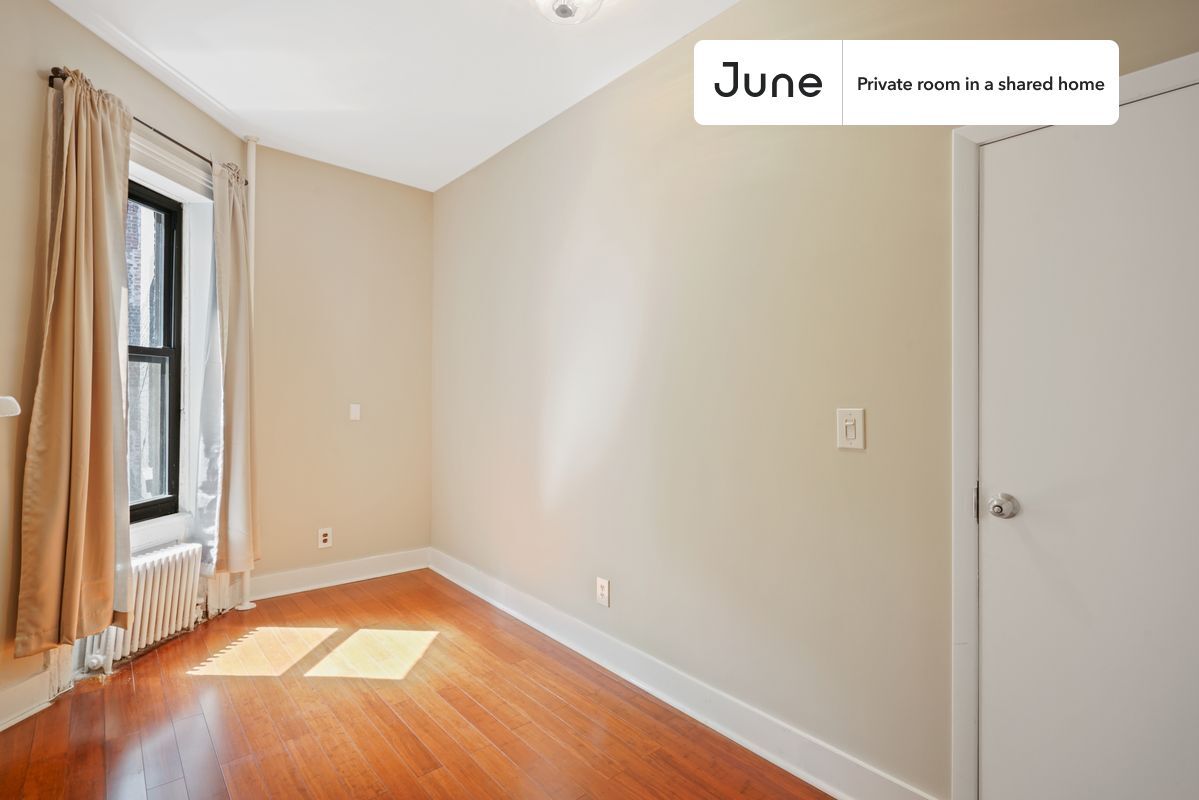 Building Photo - Private bedroom in 3 bed/2 bath Home