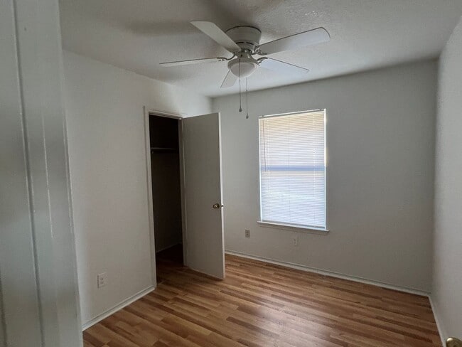 Building Photo - 2704 Alma Dr