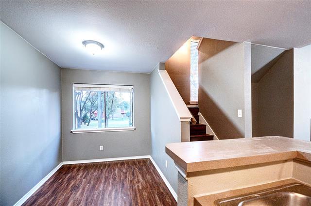 Building Photo - 9831 Walnut St