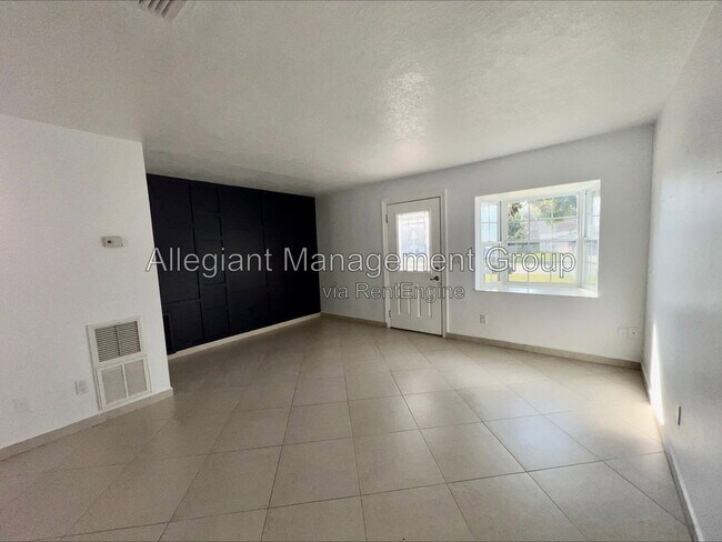 Building Photo - 1211 Lehigh St