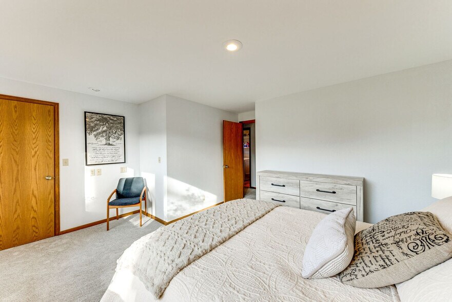 Building Photo - 902 Paiute Pl
