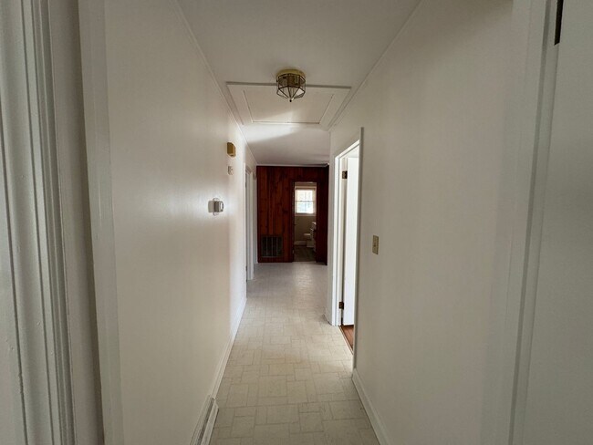 Building Photo - Available to Show