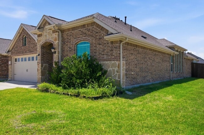 Building Photo - 700 Pistachio Pkwy