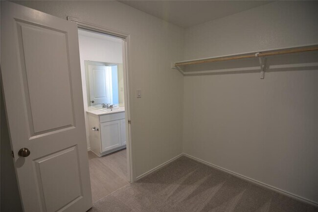 Building Photo - 373 Keefer