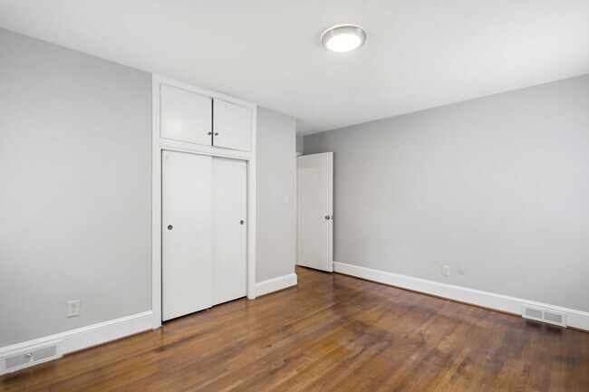 Building Photo - Move-in Ready 3 Bedroom Ranch Home in Eastway Park