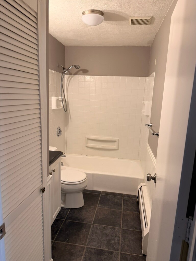 Building Photo - 35 Andrew St