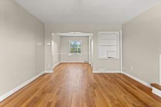 Building Photo - Beautiful updated townhome