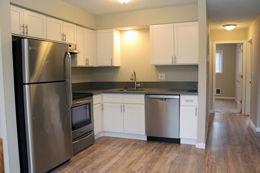 Building Photo - 4609-4609 NE Killingsworth St