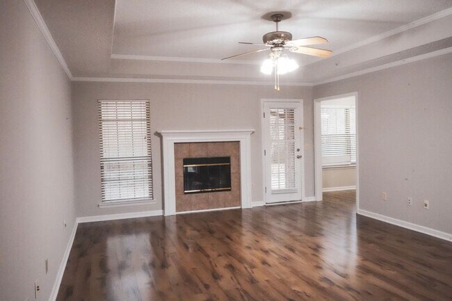 Building Photo - 438 Edgewater Dr