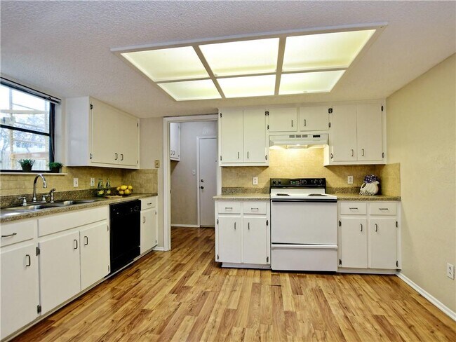 Building Photo - 1301 Spyglass Dr