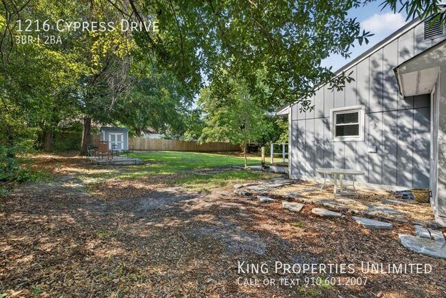 Building Photo - 1216 Cypress Dr
