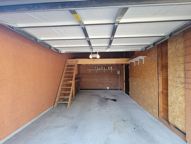 Building Photo - Hawthorne Home