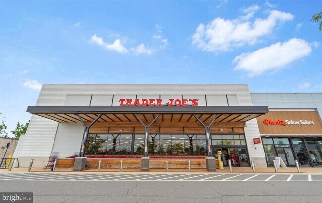 Building Photo - 44848 Tiverton Sq