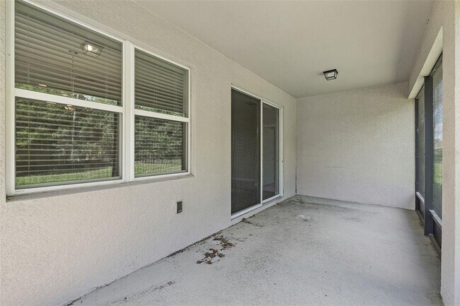 Building Photo - 405 E Freesia Ct