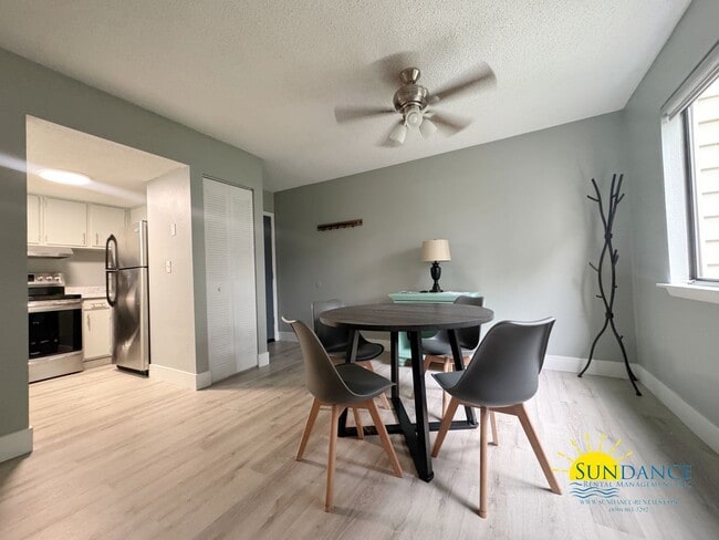 Building Photo - Waterfront 2 Bedroom Condo in Fountainhead!