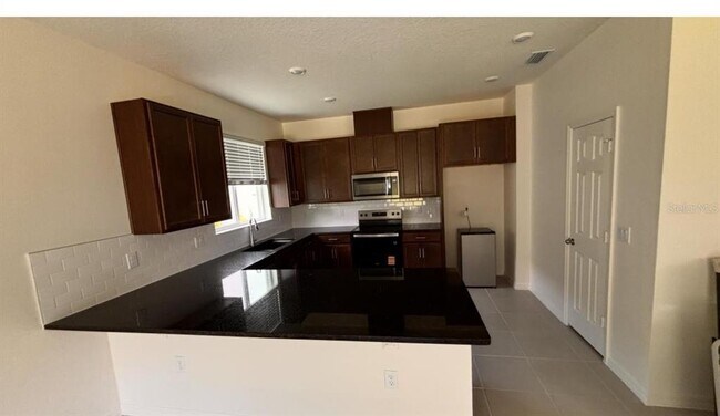 Building Photo - 3329 Rolling Plns Cir