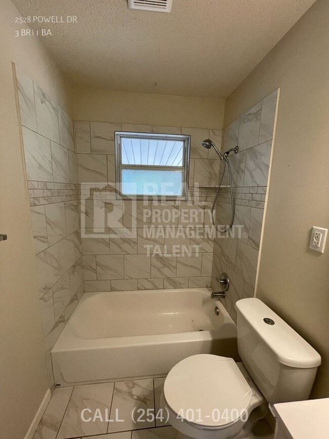 Building Photo - 2528 Powell Dr