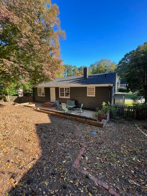 Building Photo - 913 Brookwood Dr